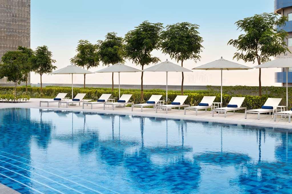 Address Dubai Mall Amenidades foto The swimming pool at the hotel